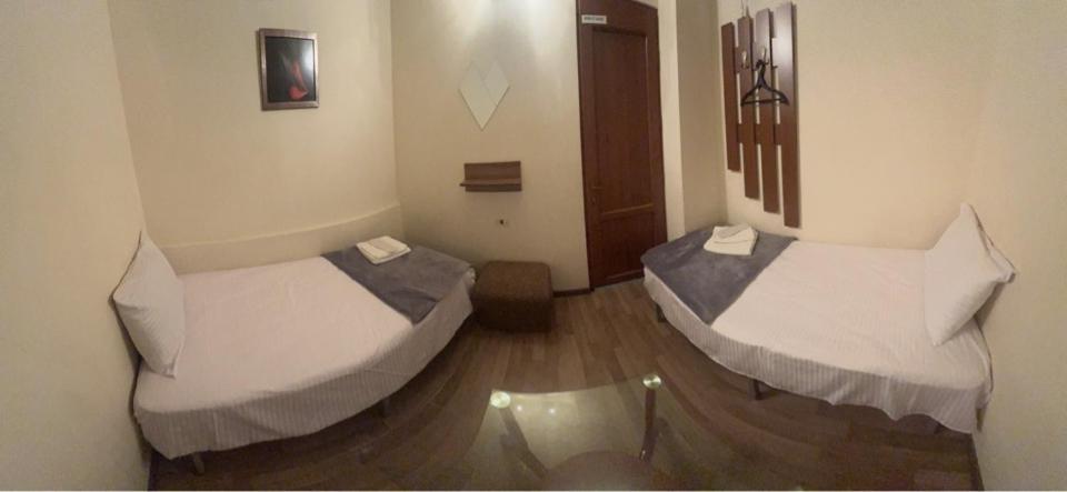 Enigma Hostel Erevan Esterno foto
