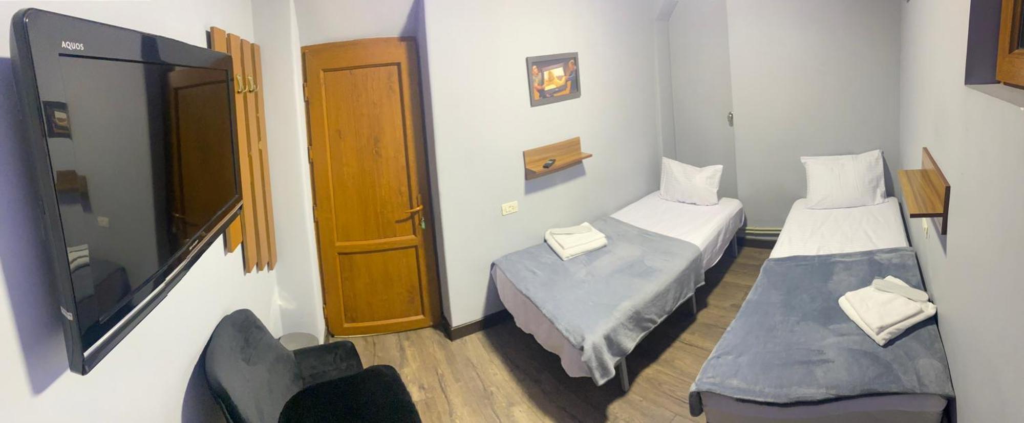 Enigma Hostel Erevan Esterno foto