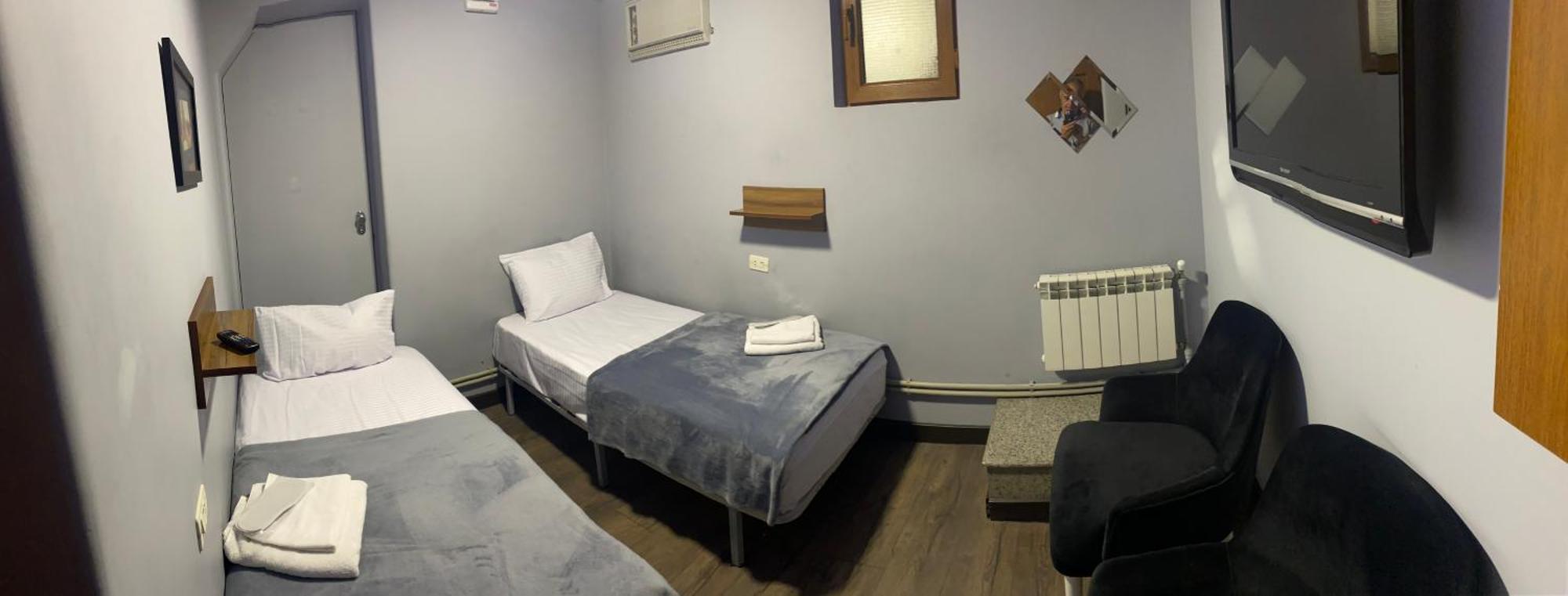Enigma Hostel Erevan Esterno foto